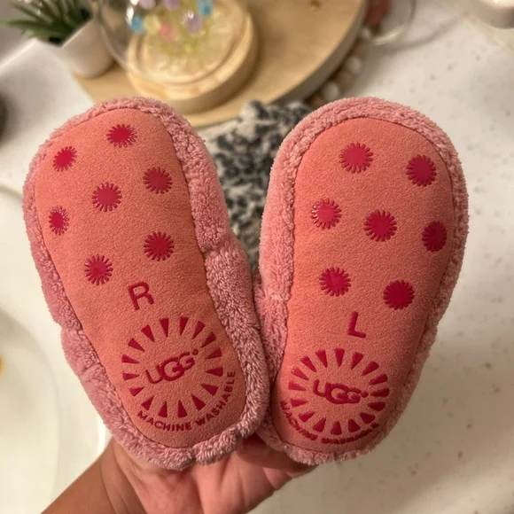 2 pairs of baby girl Uggs size 2/3 - Picture 3 of 5